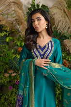 Liya Emerald and Navy