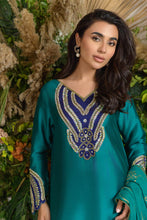 Liya Emerald and Navy