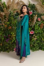 Liya Emerald and Navy