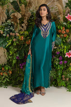 Liya Emerald and Navy