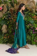 Liya Emerald and Navy